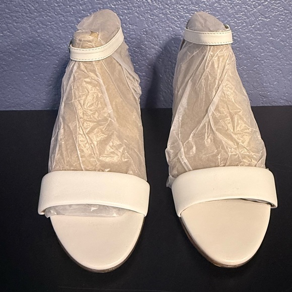 Women’s Naturalizer Heels - Picture 2 of 9